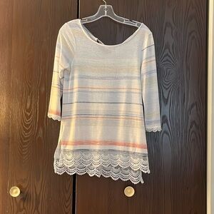 No Brand 3/4 sleeved top of pale colored stripes. Size Small
